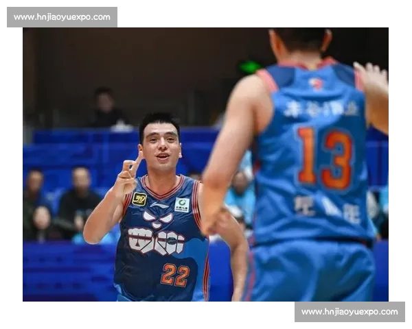 杨文学 40 分统治全明星赛 闪耀秦川再夺 MVP 杨文学 40 分统治全明星赛 闪耀秦川再夺 MVP